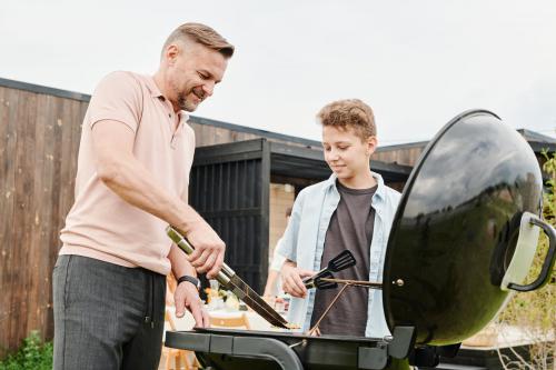 Alapvető grillező eszközök és tartozékok